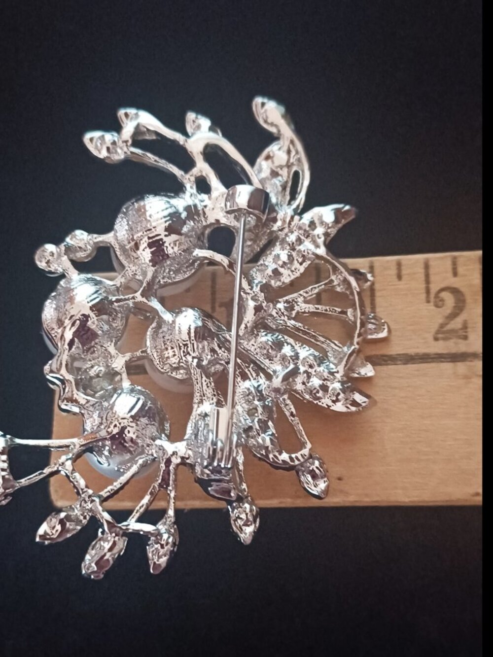 Beautiful Faux Pearl & Rhinestone Brooch - Picture 3 of 4